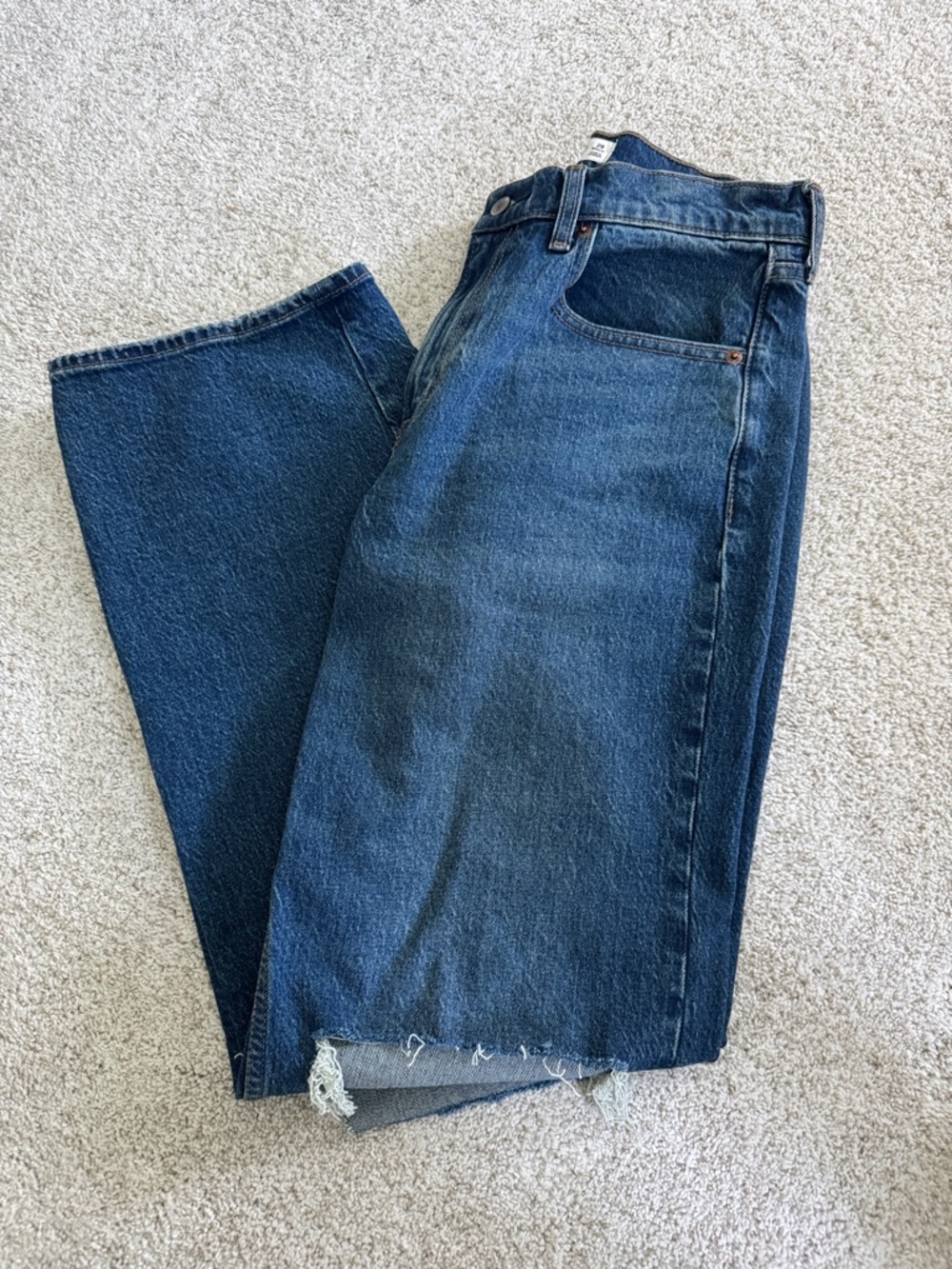 NWOT Abercrombie High Rise 90s Relaxed Destroyed Knee Jeans Size 29 Regular